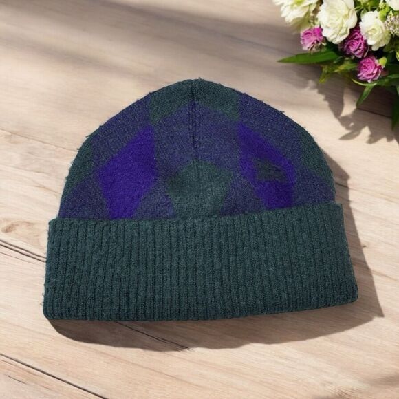 NWT Burberry Argyle Wool Beanie - Picture 1 of 3